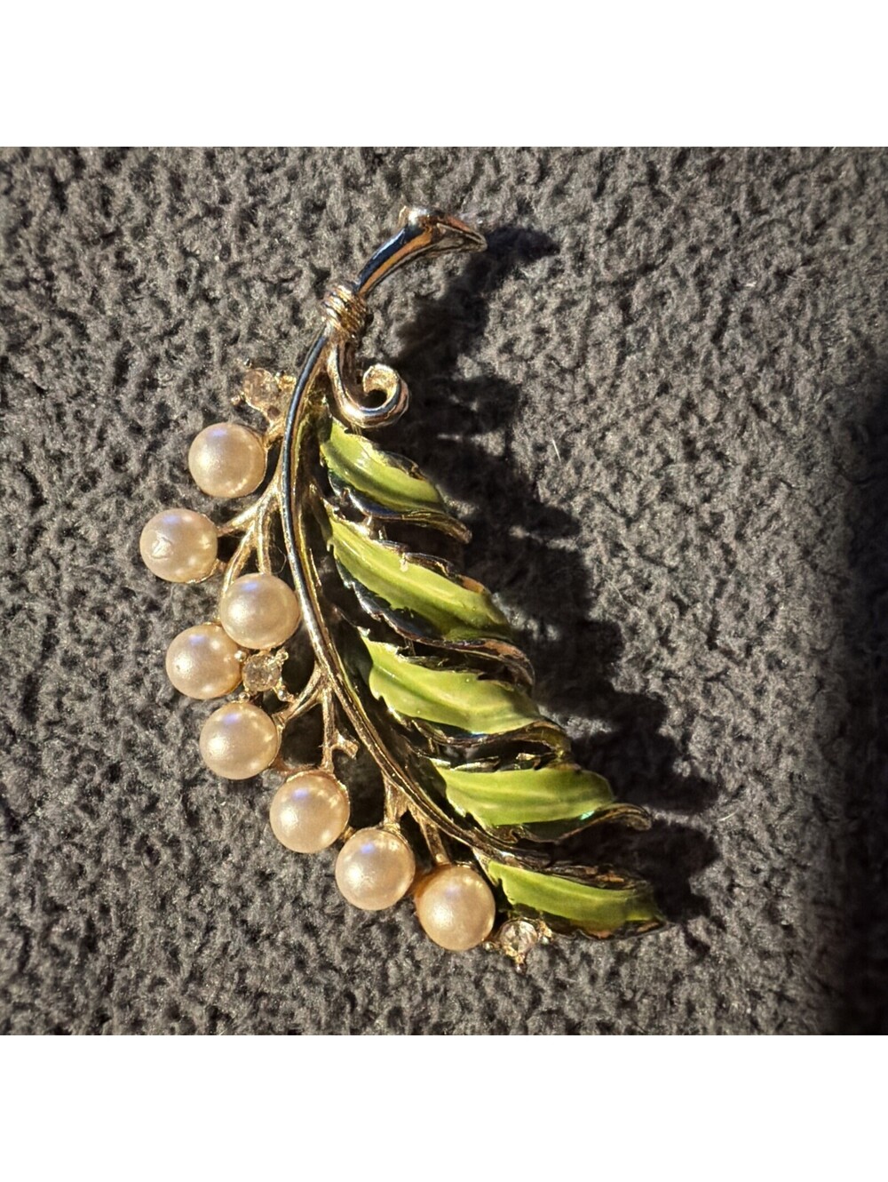 Jonette Jewelry Brooch Faux Pearl Gold Tone Leaf Cluster Marked JJ